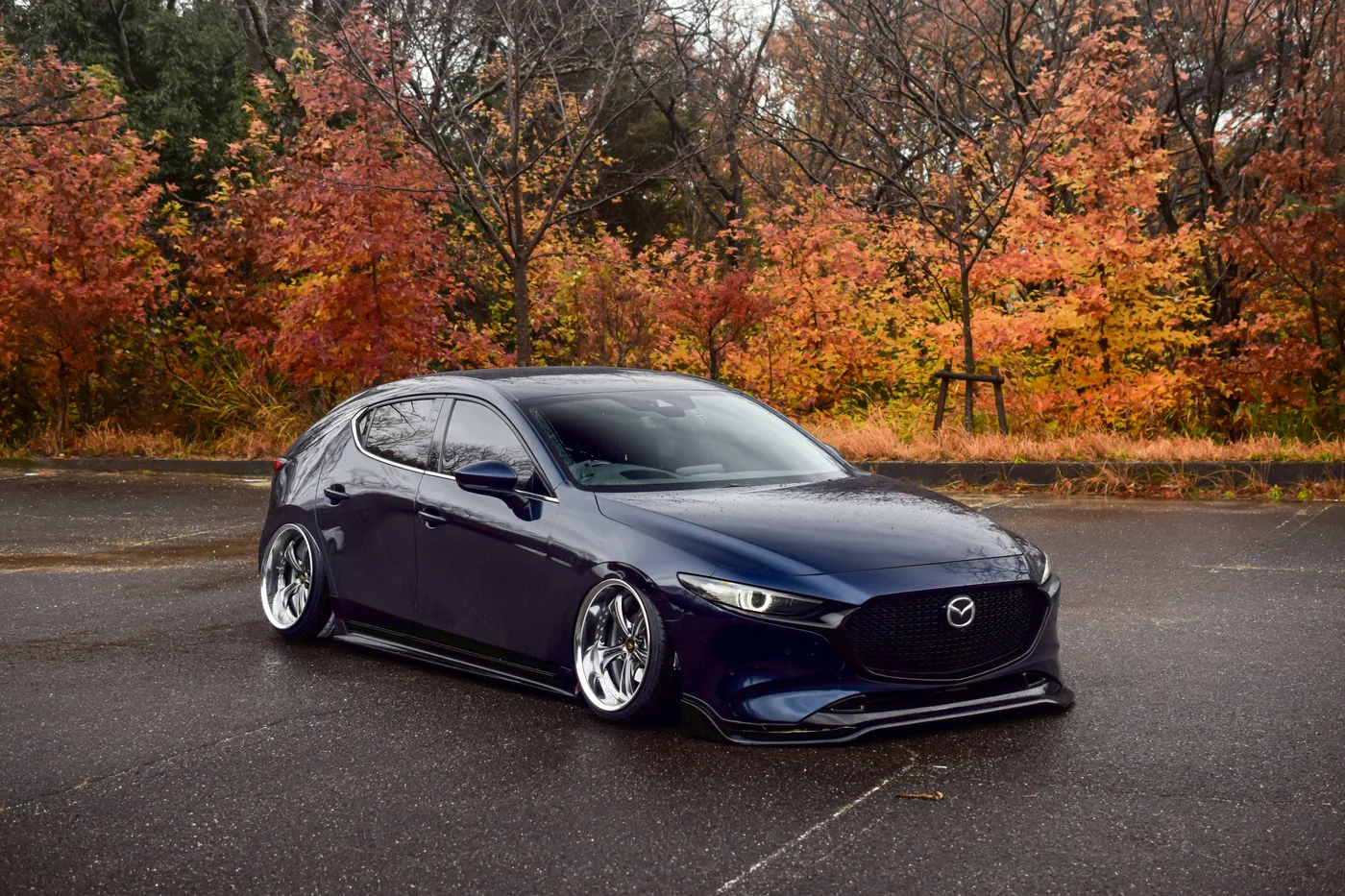 WORK のホイールを装着した施工車両